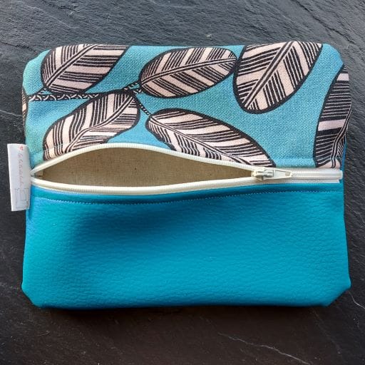 Pochette plate / feuilles turquoise