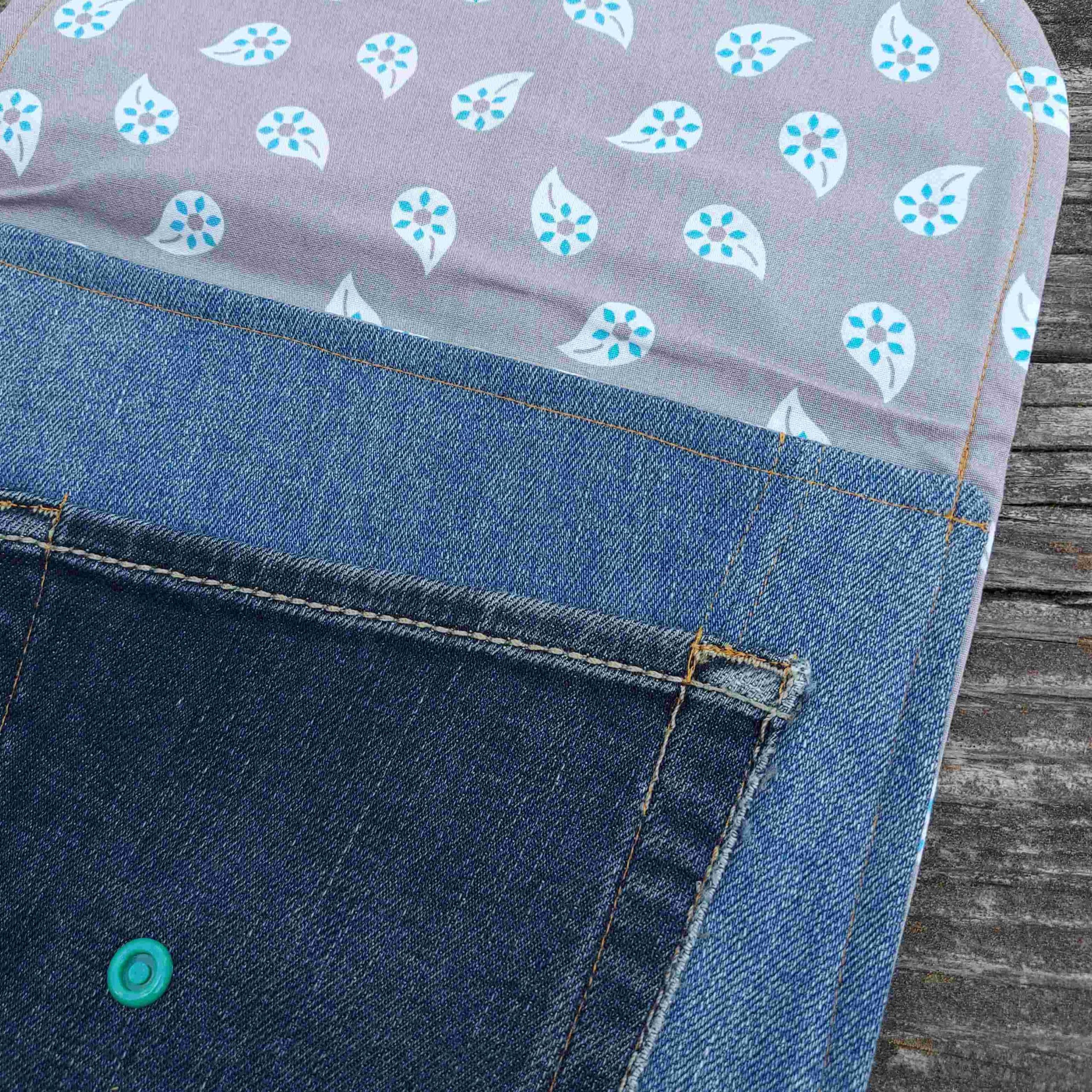 pochette livre transport jeans upcyclé protéger