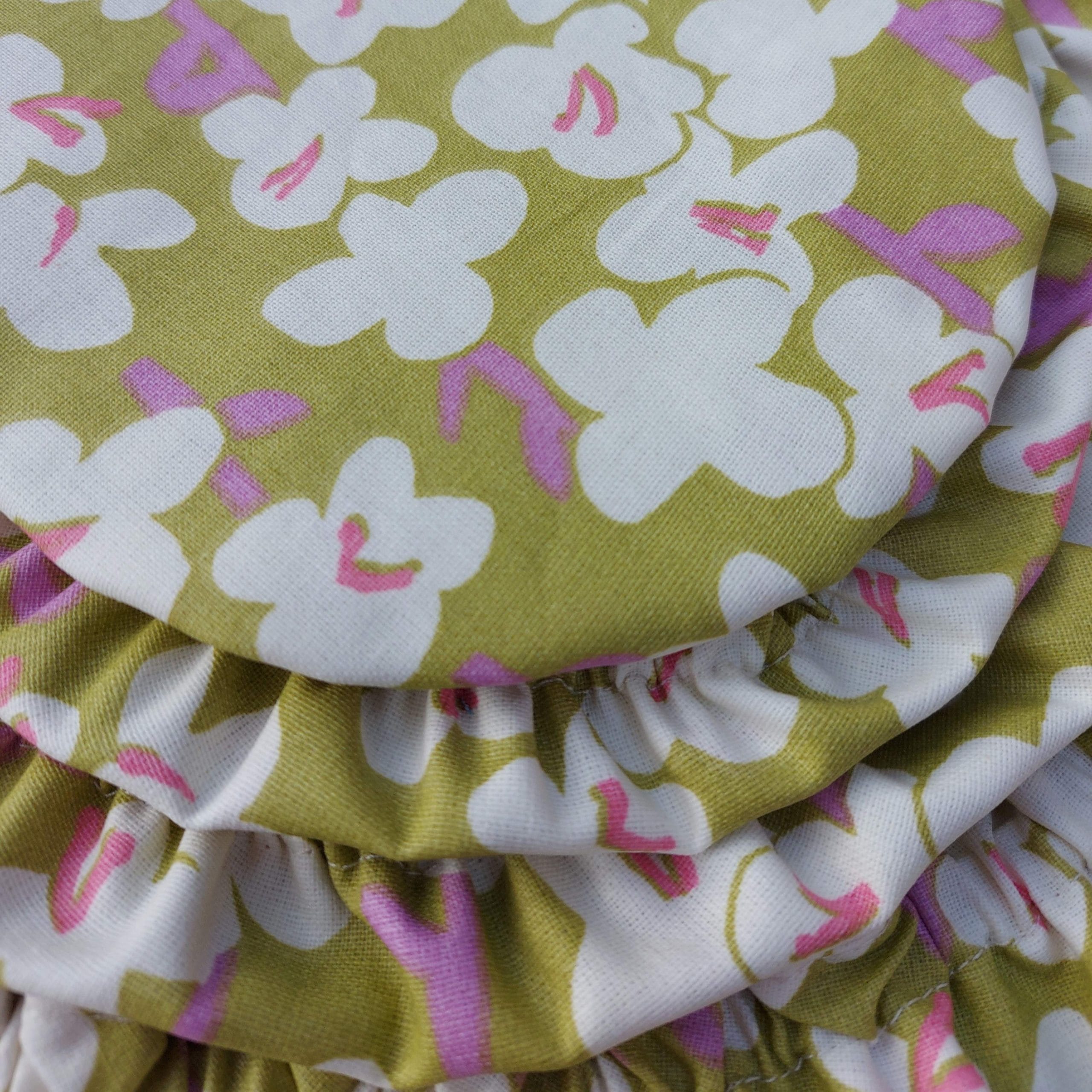 charlotte couvre-plat, détail du tissu fleur