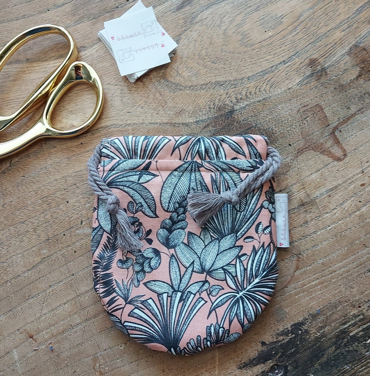 pochon savon nomade rose jungle tropical