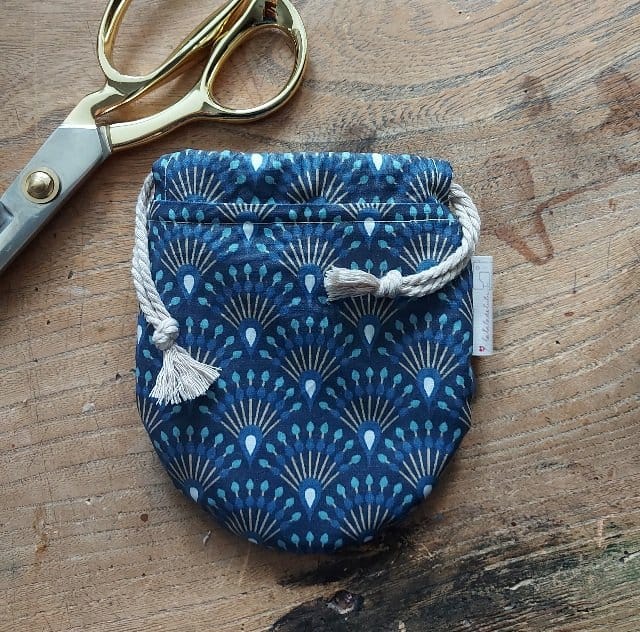 pochon savon nomade plume paon bleu